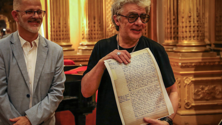 Juanse, quien agradeció al público presente poder poner en exposición la obra de su padre.