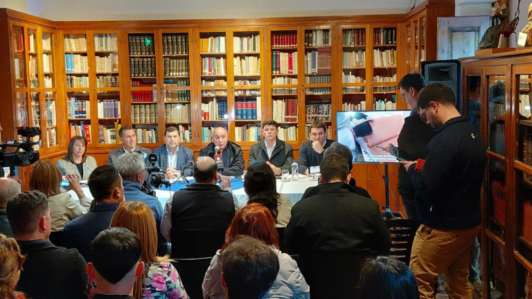 De la actividad participaron la directora de la Casa Natal de Sarmiento, Lucía González; el director coordinador general de la BCN, Alejandro Santa; el director de Contaduría y Administración, David Alazdraki; los diputados nacionales José Peluc y Abel Chiconi, y el senador nacional Bruno Olivera.