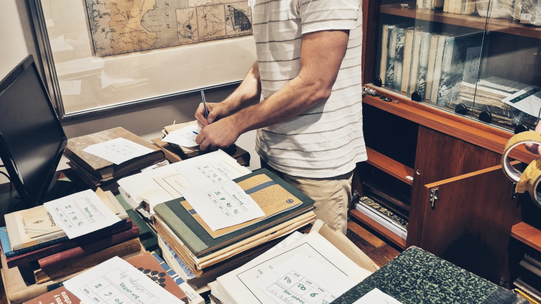 Referencistas de la Sala de Investigación y Archivo recibieron el material.